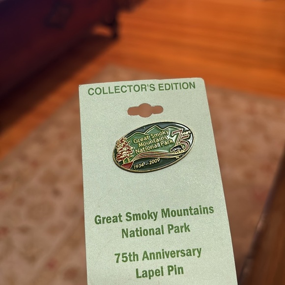 Bundle of Great Smoky Mountains National Park Collector Pins 7 pins - Picture 12 of 12